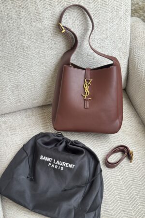YSL- LE 5 À 7 SUPPLE LARGE IN GRAINED LEATHER