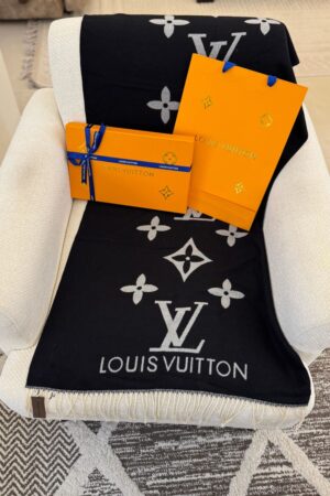 Louis Vuitoon Scarf blk\3