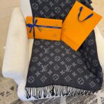 Louis Vuitton Scarf Blk\2