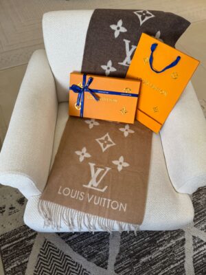 Louis Vuitton  Scarf (Wool)