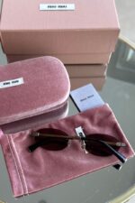 ⁦Miu Miu MU A54S Sunglasses⁩ - الصورة ⁦2⁩