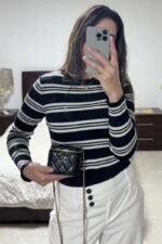⁦Chanel mini top handle vanity case with a chain⁩ - الصورة ⁦2⁩