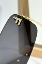 ⁦Fendi First Crystal FOL112V sunglasses in F Gold color⁩ - الصورة ⁦2⁩