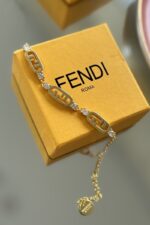 ⁦Fendi O'Lock collection⁩ - الصورة ⁦2⁩