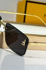⁦Fendi First Crystal FOL112V sunglasses in F Gold color⁩ - الصورة ⁦5⁩