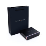 ⁦Tommy Hilfiger Corporate leather bifold wallet⁩ - الصورة ⁦7⁩