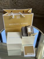 Michael Kors Emery Gold-Tone Curb Link Ladies Watch - תמונה 4
