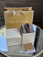 Michael Kors Emery Three-Hand Animal Print Leather Watch - תמונה 2