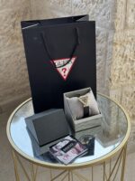 ⁦GUESS Ladies Black Gold Tone Analog Watch⁩ - الصورة ⁦6⁩
