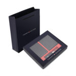 ⁦Tommy Hilfiger men's leather gift set including a bi-fold wallet, a card holder, and a keychain⁩ - الصورة ⁦2⁩