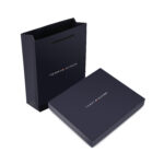 ⁦Tommy Hilfiger men's gift set which typically leather wallet,keychain, pen⁩ - الصورة ⁦4⁩