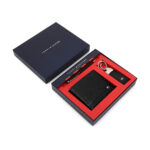 Tommy Hilfiger men's gift set which typically leather wallet,keychain, pen