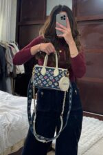⁦Louis Vuitton handbag featuring Monogram denim with colorful embroidered floral⁩ - الصورة ⁦2⁩