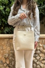 ⁦Coach Town Bucket Bag in Chalk White⁩ - الصورة ⁦2⁩