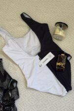 ⁦CHANEL B/W One-Piece Swimsuit⁩ - الصورة ⁦3⁩