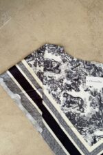 ⁦Toile de Jouy Sauvage Dior Silk Top Black⁩ - الصورة ⁦5⁩