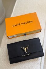 Louis Vuitton black Taurillon leather Capucines wallet M61248
