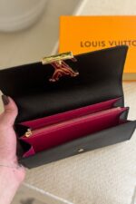 ⁦Louis Vuitton black Taurillon leather Capucines wallet M61248⁩ - الصورة ⁦2⁩