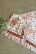 ⁦Toile de Jouy Sauvage Dior Silk Top Pink⁩ - الصورة ⁦2⁩