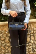 ⁦Prada small Bonnie denim tote bag⁩ - الصورة ⁦2⁩