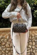 ⁦Louis Vuitton Speedy Bandoulière 20 from the Monogram Sequins collection⁩ - الصورة ⁦2⁩