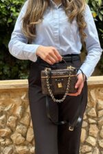 ⁦Vanity Chain Pouch Other Monogram Canvas⁩ - الصورة ⁦2⁩