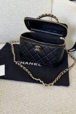 ⁦Chanel Small Vanity with Chain in black caviar leather⁩ - الصورة ⁦2⁩