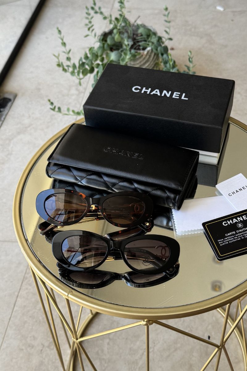 2 Chanel Oval Sunglasses - الصورة 1
