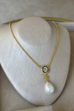 Valentino Garavani VLogo Signature Pearl Drop Necklace & Earrings - תמונה 2