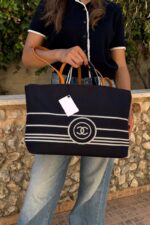 ⁦CHANEL Denim Canvas Border Tote⁩ - الصورة ⁦2⁩