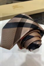 ⁦Burberry Check Silk Tie Be⁩ - الصورة ⁦3⁩
