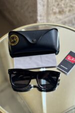 Ray-Ban Wayfarer Reverse sunglasses