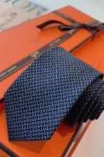 Hermès Faconnée H Silk Tie BL - الصورة 3