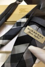 ⁦Burberry Check Silk Tie G⁩ - الصورة ⁦4⁩