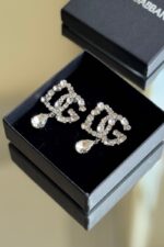 ⁦Dolce & Gabbana Embellished DG Logo Crystal Drop Earrings⁩ - الصورة ⁦3⁩