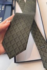 ⁦Christian Dior Diamond Pattern Jacquard Silk Tie⁩ - الصورة ⁦6⁩