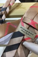 ⁦Burberry Check Silk Tie Be⁩ - الصورة ⁦5⁩