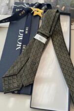 ⁦Christian Dior Diamond Pattern Jacquard Silk Tie⁩ - الصورة ⁦2⁩