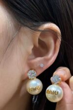 ⁦Miu Miu Solitaire Crystal & Pearl Drop Earrings⁩ - الصورة ⁦3⁩