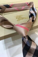 ⁦Burberry Check Silk Tie Be⁩ - الصورة ⁦4⁩