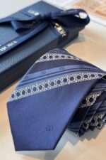 ⁦Dior Oblique Dual Tie in Blue Silk⁩ - الصورة ⁦5⁩