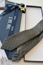 ⁦Christian Dior Diamond Pattern Jacquard Silk Tie⁩ - الصورة ⁦5⁩