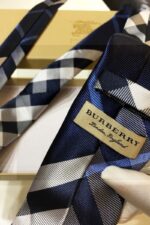 ⁦Burberry Check Silk Tie N⁩ - الصورة ⁦6⁩