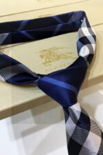 ⁦Burberry Check Silk Tie N⁩ - الصورة ⁦5⁩