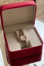 ⁦Omega Constellation Manhattan Quartz ladies' watch⁩ - الصورة ⁦2⁩